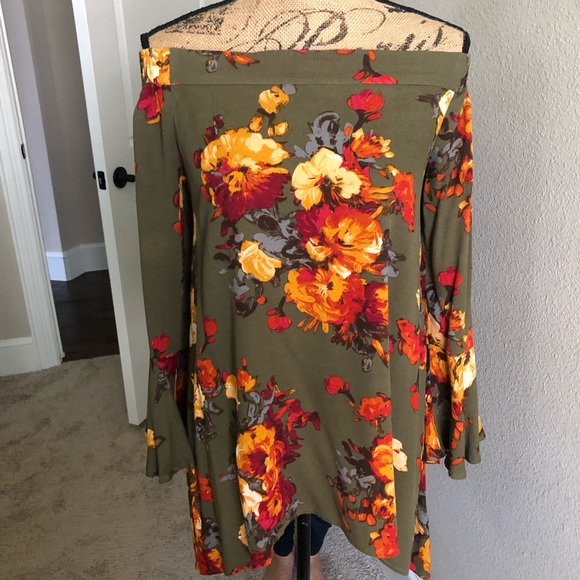 Anthropologie off the shoulder floral top - Picture 2 of 4